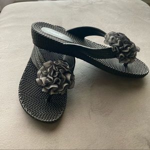 Capelli Women’s Rubber sandals Size 6